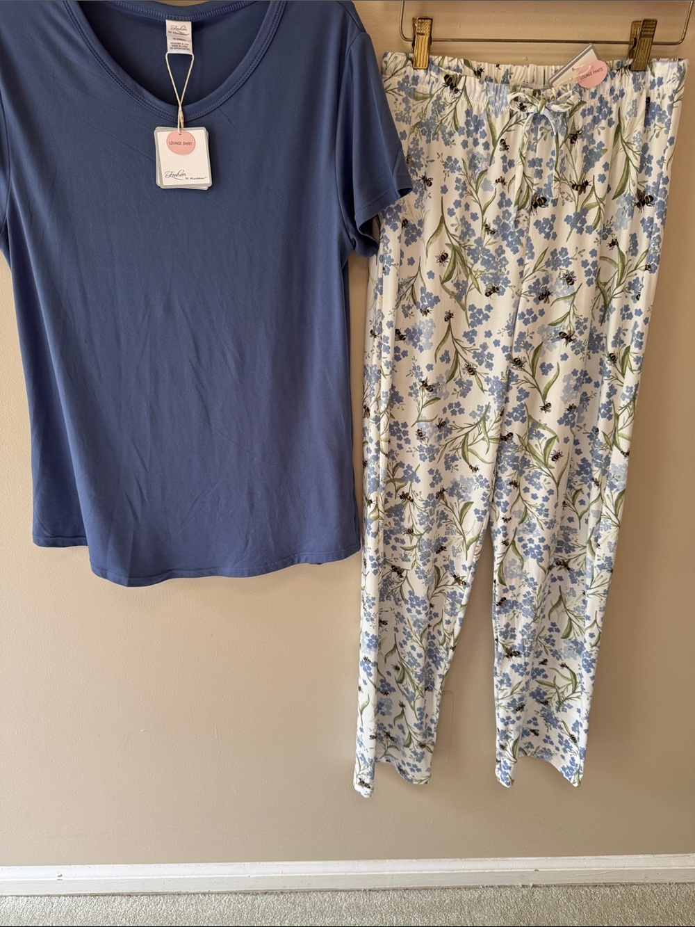 NEW Blue Short Sleeve Lounge Top with Floral Bumble Bees Lounge Pants Set